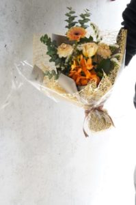 福岡花屋　福大そば　中央区・早良区から5分の場所にあります。近くには城南市民センター・福大・中村大学があります 福岡花屋ボヌールの花束　ビタミンカラー 卒業祝い　開店祝い　開院祝い　誕生日　結婚祝い　結婚記念日　周年記念　御供の花　初盆の花