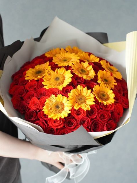 福岡花屋　おしゃれ　人気の花束　プロポーズ サプライズ　残す花束　残る花束　向日葵の花束　赤薔薇の花束